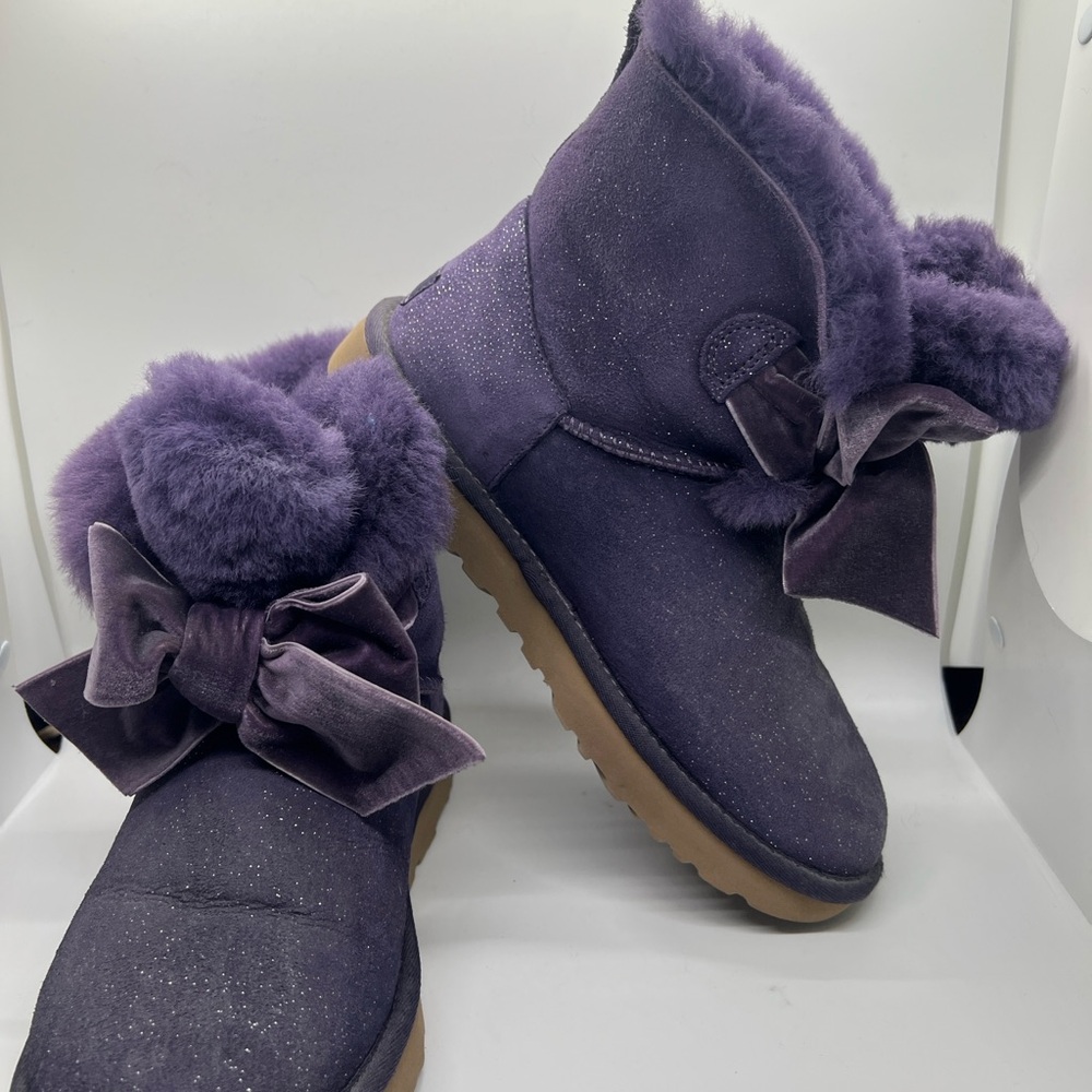Excellent Condition UGG Purple Velvet Bow Shearling Ankle Boots - Size 7